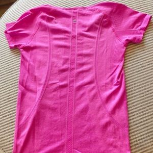 Lululemon swiftly shirt hot pink